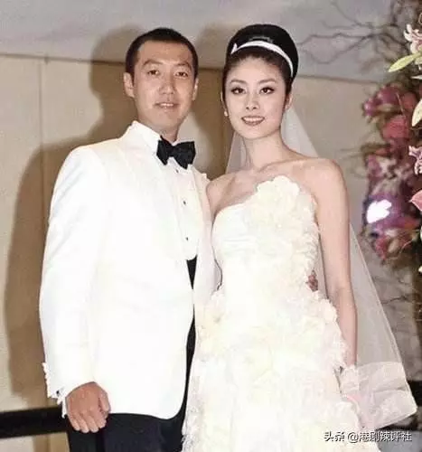 陳慧琳結婚11年仍如熱戀般甜蜜，與老公參加親子游宛若孩童超俏皮!