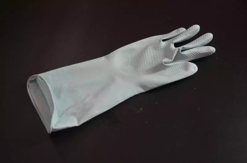 你家有破洞不用的橡膠手套嗎？這個用途太厲害了，越早知道越好