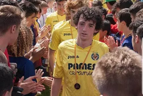 多家西媒：曼聯接近簽下比利亞雷亞爾16歲天才後衛