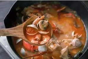 【越式香茅雞】+【冬陰功湯】的做法香香辣辣，好吃極了，非常的下飯