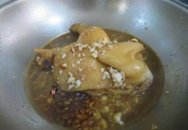 半碗醬油做正宗的醬油雞，廣東老師傅的秘方，皮香肉嫩，還特別入味