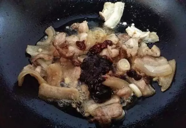 家常版杏鮑菇做法，簡單炒一炒，還不用放鹽，解饞又下飯