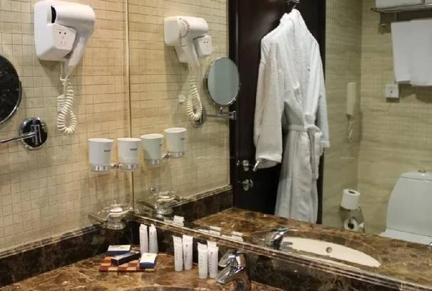 在酒店過夜為何要開著廁所燈，答案鮮少人知，酒店人員：別怪沒提醒你！