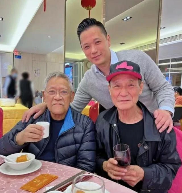 83歲演員吳耀漢去世，給家人留30億家產，最後露面滿頭白髮顯憔悴